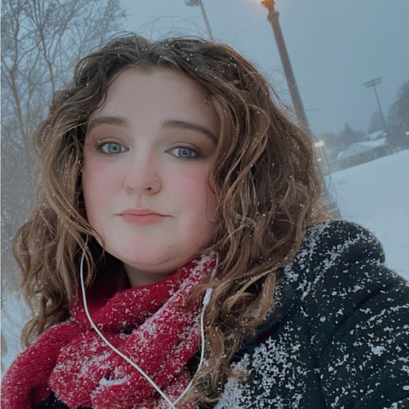 Meet your Posher, Niamh - Picture 1 of 1